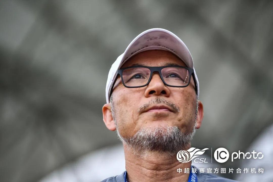 بيب غوارديولا يشيد بجوليان ألفاريز وليونيل ميسي بعد تتويج الأرجنتين بكأس العالم